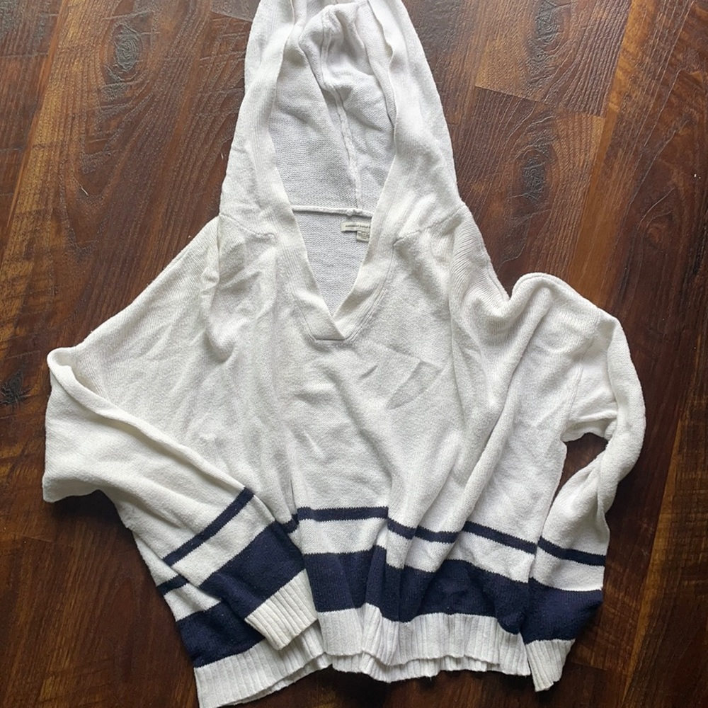 Light wear American Eagle Sweater with Hood